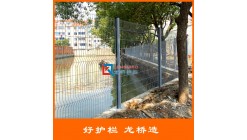 武汉喷塑桃型柱护栏网 河道围网污水处理厂围栏 护栏网 龙桥厂